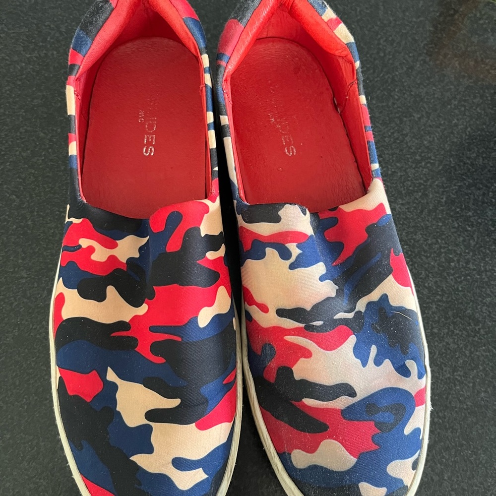 J Slide shoes